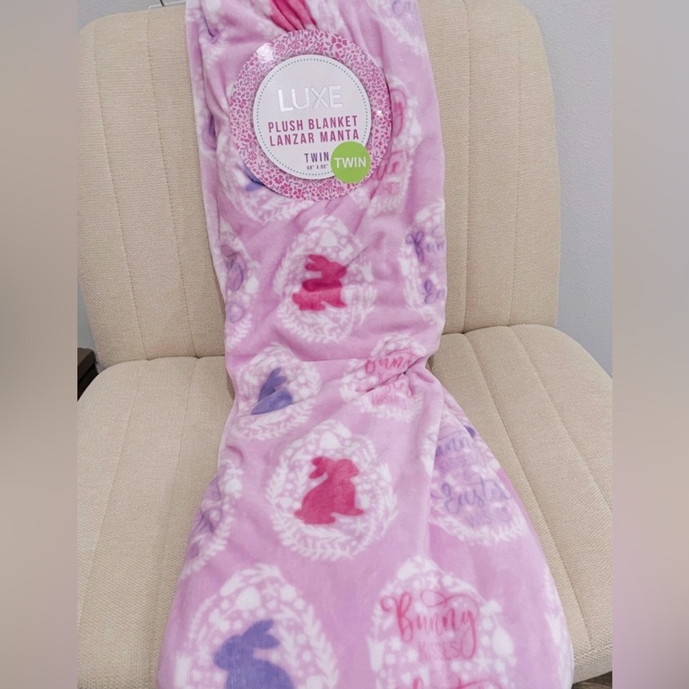NEW Luxe Plush Blanket Twin Pink Purple Bunny‎ Easter Wishes Soft Fleece Throw